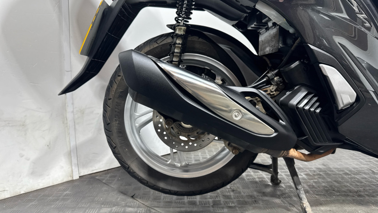 (23MY) Honda SH125i with Top Box